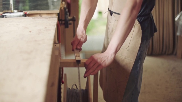 Video Reference N1: Wood, Leg, Hand, Hardwood
