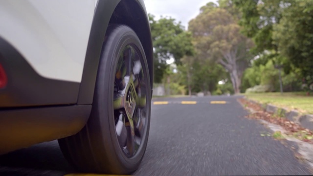 Video Reference N1: Alloy wheel, Tire, Wheel, Automotive tire, Rim, Vehicle, Car, Auto part, Automotive design, Yellow, Road, Mirror, Outdoor, View, Driving, Street, Riding, Grass, Side, Photo, Truck, Seen, Reflection, Bus, Green, Highway, Traveling, Man, White, Woman, Motorcycle, Large, Traffic, Red, People, Parked, City, Tree, Land vehicle, Transport, Automotive wheel system