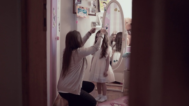Video Reference N0: Photograph, Pink, Beauty, Shoulder, Standing, Long hair, Snapshot, Mirror, Room, Eye