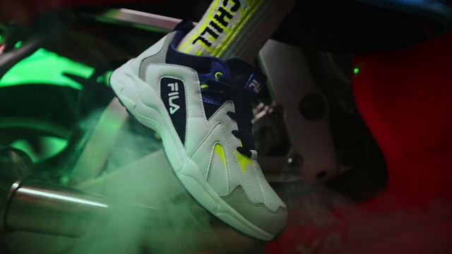 Video Reference N5: Footwear, Green, White, Shoe, Athletic shoe, Sportswear, Sneakers, Personal protective equipment, Carmine