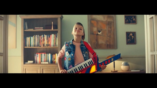 Video Reference N3: Musical instrument, Electronic instrument, Technology, Electronic device, Melodica, Keyboard, Music, Keytar, Plucked string instruments, Musician