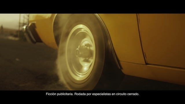 Video Reference N0: Automotive tire, Tire, Wheel, Alloy wheel, Motor vehicle, Automotive design, Rim, Yellow, Vehicle, Car, Person