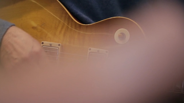 Video Reference N1: String instrument, Guitar, Electric guitar, Acoustic guitar, Close-up, Plucked string instruments, String instrument, Finger, Musical instrument, Wood