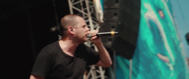 Video Reference N8: Music, Singing, Performance, Entertainment, Music artist, Singer, Musician, Performing arts, Musical instrument, Event
