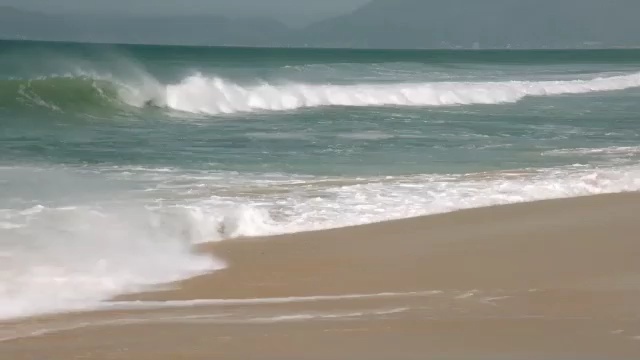 Video Reference N11: shore, wave, coastal and oceanic landforms, body of water, wind wave, ocean, sea, coast, beach, sky