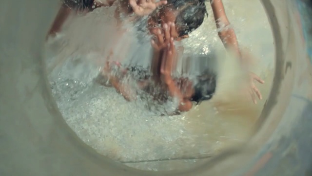 Video Reference N1: water, bathtub, Person