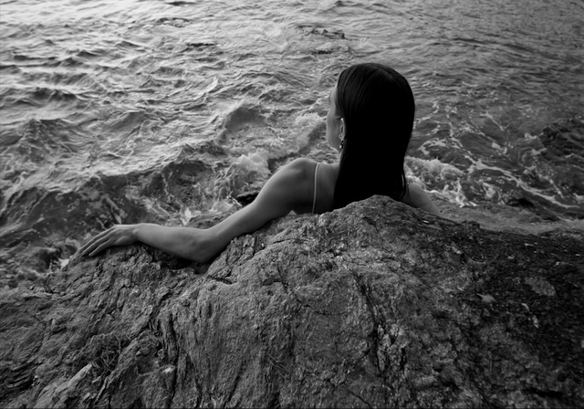 Video Reference N1: People in nature, Water, Photograph, Beauty, Black-and-white, Sea, Photography, Monochrome photography, Leg, Art model