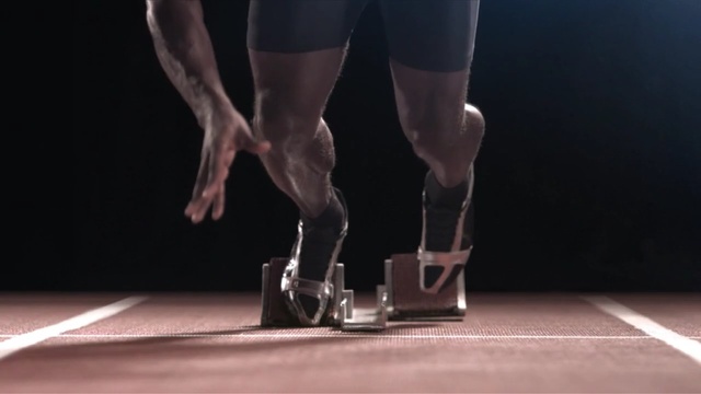 Video Reference N0: Human leg, Footwear, Leg, Shoe, Calf, Joint, Performing arts, Knee, Human body, Dance