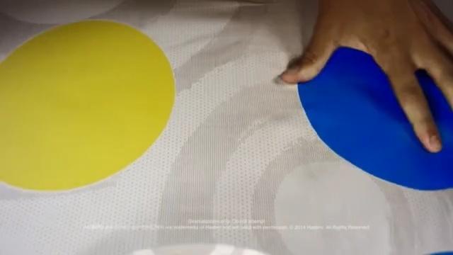Video Reference N3: yellow, material, circle, finger, hand, fondant