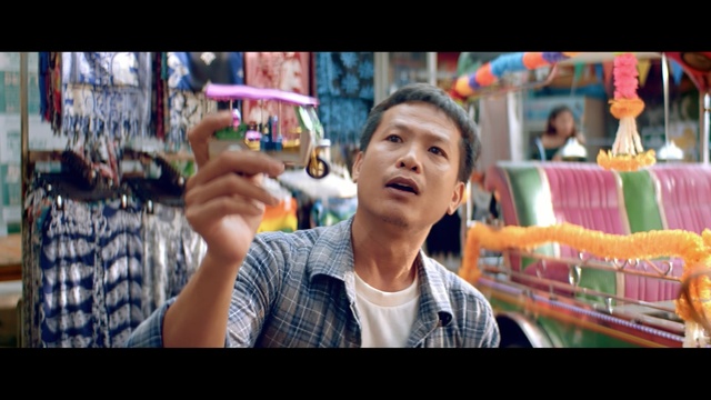 Video Reference N5: Fun, Snapshot, Drink, Smile, Photography, Supermarket, Happy, Alcohol, Shopkeeper, Person