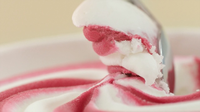 Video Reference N0: Pink, Food, Frozen dessert, Cream, Ice cream, Frozen yogurt, Dairy, Meringue, Plant, Cuisine