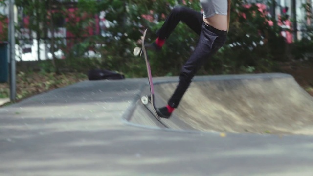 Video Reference N4: Kick scooter, Recreation, Skateboard, Sport venue, Boardsport, Skateboarding Equipment, Skateboarding, Sports equipment, Vehicle, Skatepark