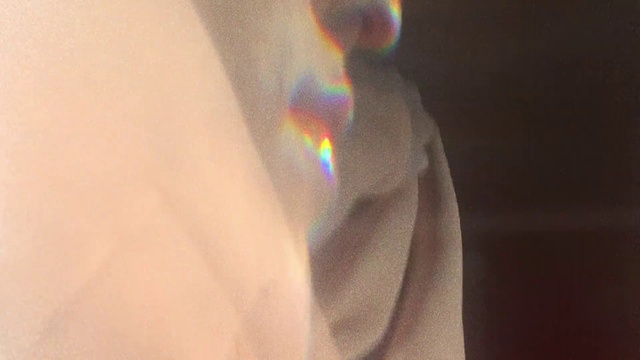 Video Reference N0: Light, Joint, Shoulder, Close-up, Hand, Neck, Finger, Photography, Shadow, Rainbow
