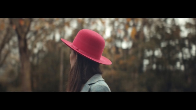Video Reference N0: red, girl, fedora, headgear, hat, screenshot, fun