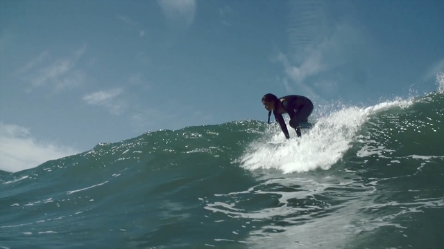 Video Reference N5: Wave, Surfing, Surfing Equipment, Wind wave, Boardsport, Surfboard, Skimboarding, Surface water sports, Ocean, Sky