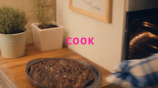 Video Reference N0: cook, kitchen, pie, title 