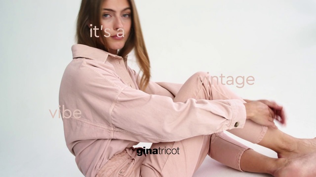 Video Reference N2: Sitting, Clothing, Leg, Skin, Beauty, Pink, Outerwear, Thigh, Footwear, Brown hair