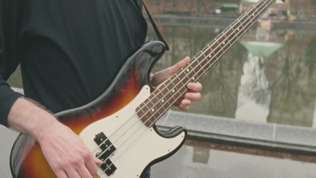 Video Reference N0: bass guitar, guitar, musical instrument, string instrument, string instrument, plucked string instruments, string instrument accessory, bassist, guitar accessory, electric guitar