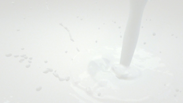 Video Reference N1: white, water, freezing, snow, ice, hand, winter storm, black and white, tap, liquid