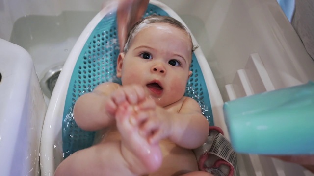 Video Reference N1: Child, Baby, Face, Bathing, Skin, Nose, Product, Toddler, Baby bathing, Cheek