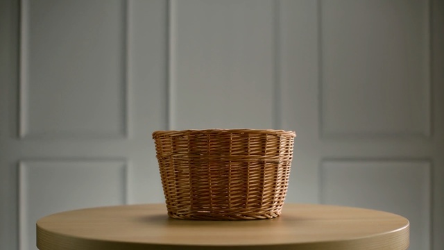 Video Reference N1: Wicker, Storage basket, Basket, Cup, Baking cup, Home accessories, Copper, Metal