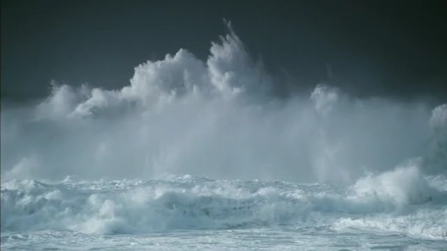 Video Reference N1: wave, wind wave, sea, ocean, sky, shore, geological phenomenon, daytime, storm, water resources