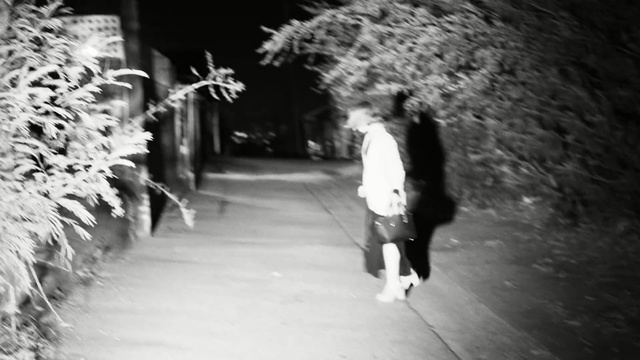 Video Reference N0: White, Black, Black-and-white, Monochrome photography, Photograph, Monochrome, Tree, Snapshot, Standing, Darkness, Person
