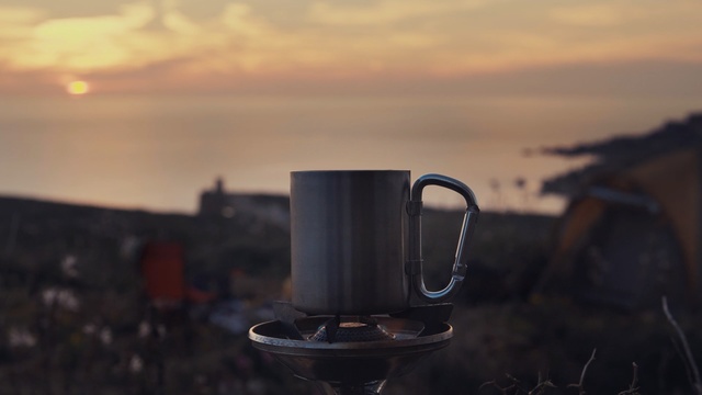 Video Reference N2: sky, morning, evening, sunlight, cloud, sunset, sunrise, cup