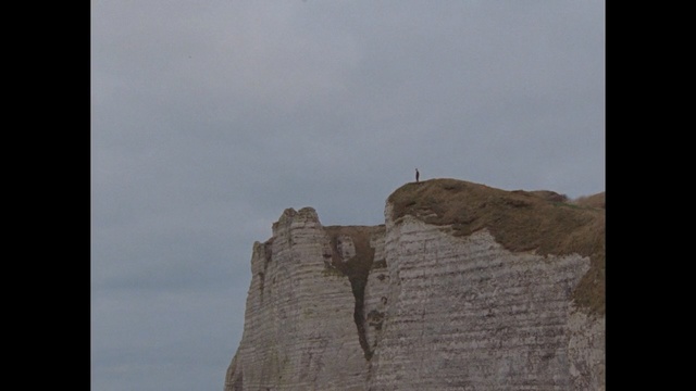 Video Reference N0: Rock, Cliff, Terrain, Sky, Formation, Klippe, Historic site, Person