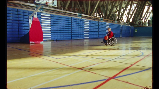 Video Reference N1: Sports, Team sport, Vehicle, Ball game, Futsal, Sports equipment, Leisure, Sport venue, Floor, Wheelchair sports