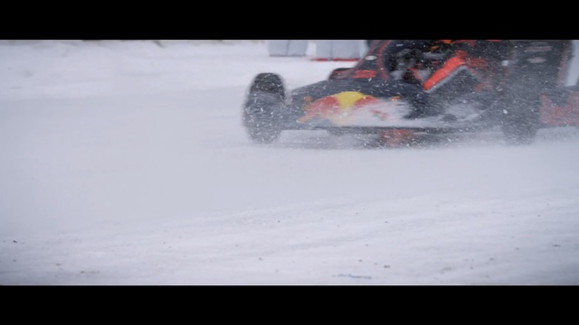 Video Reference N4: Snow, Snowmobile, Winter, Vehicle, Racing, Geological phenomenon, Motorsport, Winter sport, Auto racing, Sports