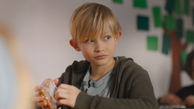 Video Reference N1: child, girl, hairstyle, boy, student, fun, smile, Person