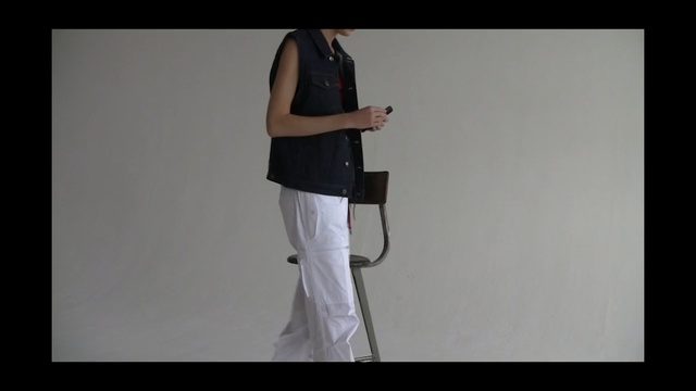 Video Reference N2: Shoulder, Arm, Standing, Joint, Leg, Human body, Photography, Neck, Elbow, Trousers