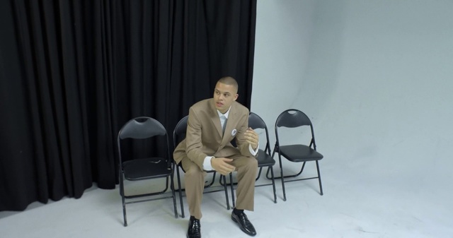 Video Reference N2: Event, Sitting, Conversation, Furniture, White-collar worker, Performance, Person