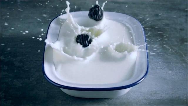 Video Reference N0: Food, Cream, Whipped cream, Dessert, Icing, Dairy, Sour cream, Crème fraîche, Cake, Buttercream