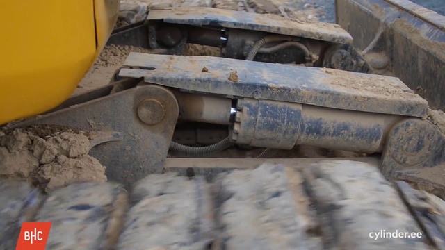 Video Reference N1: Vehicle, Auto part, Car, Bulldozer, Construction equipment