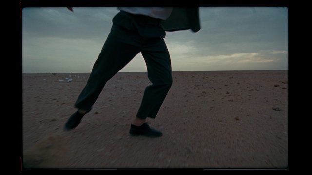 Video Reference N1: Standing, Footwear, Sky, Leg, Horizon, Sea, Photography, Shoe, Shadow, Human leg