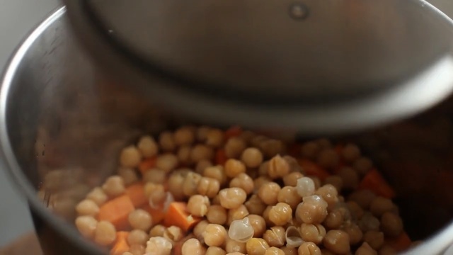 Video Reference N3: Food, Dish, Chickpea, Cuisine, Ingredient, Produce, Legume, Vegetable, Plant, Recipe