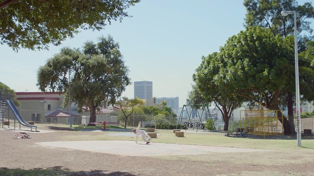 Video Reference N0: Public space, Daytime, Tree, City, Human settlement, Town, Town square, Plaza, Neighbourhood, Urban area