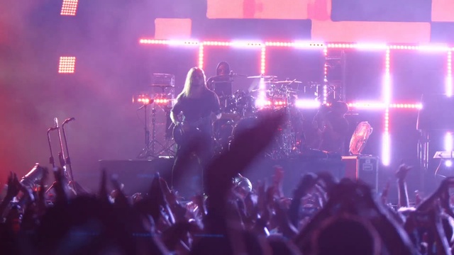 Video Reference N5: Performance, Entertainment, Rock concert, Concert, Performing arts, Crowd, Purple, Event, Music, Light