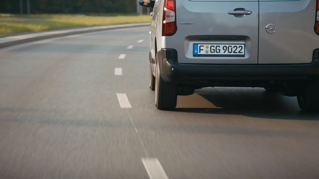 Video Reference N3: Land vehicle, Vehicle, Car, Motor vehicle, Vehicle registration plate, Road, Automotive exterior, Transport, Mode of transport, Infrastructure