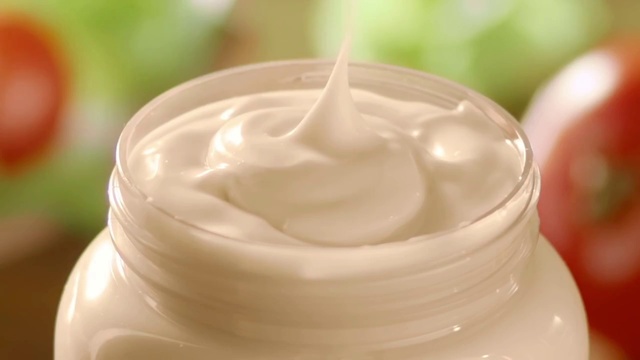 Video Reference N4: Cream, Product, Mayonnaise, Skin care, Dairy, Crème fraîche, Cream, Food, Sour cream, Hand