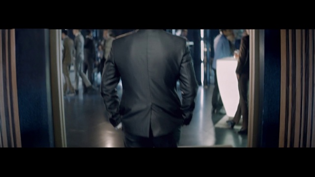 Video Reference N0: Clothing, Jacket, Leather, Suit, Fashion, Jeans, Standing, Outerwear, Textile, Leather jacket