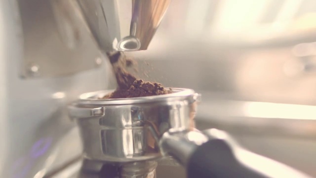 Video Reference N4: Espresso machine, Small appliance, Moka pot, Coffeemaker, Coffee percolator, Portafilter, Home appliance, Kitchen appliance, Espresso