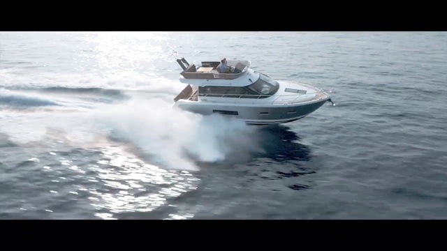 Video Reference N18: Water transportation, Speedboat, Vehicle, Boat, Yacht, Boating, Luxury yacht, Watercraft, Inflatable boat, Recreation