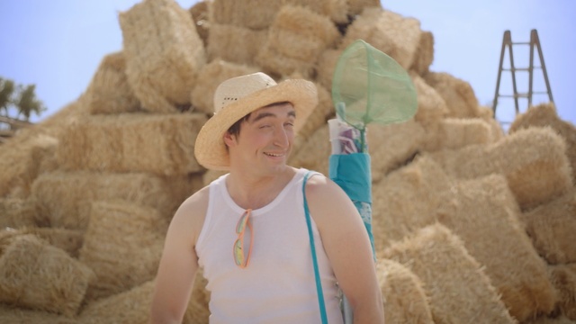 Video Reference N9: vacation, straw, sand, grass family, hay, fun, girl, sky, Person