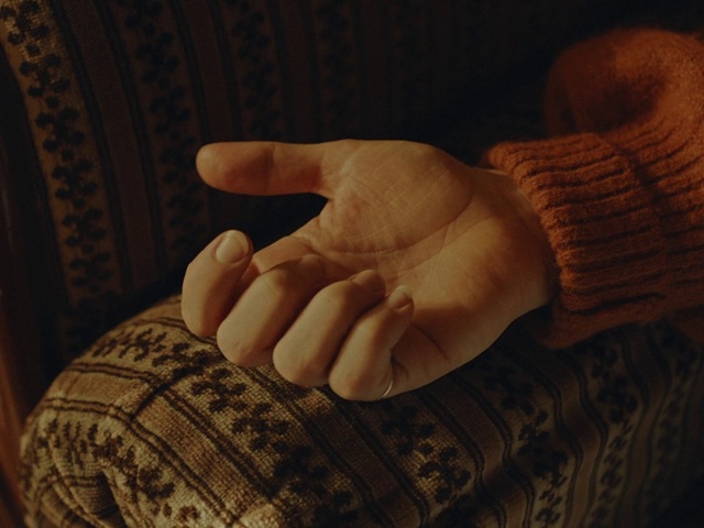 Video Reference N0: Finger, Hand, Skin, Nail, Arm, Human, Gesture, Wrist, Flesh, Thumb