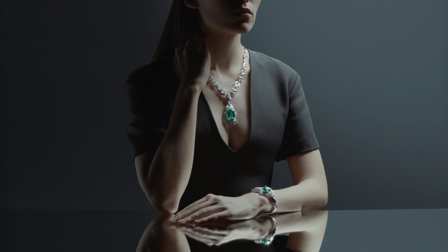 Video Reference N4: Shoulder, Beauty, Skin, Lady, Fashion, Neck, Hand, Model, Arm, Photography