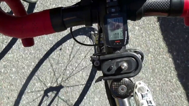 Video Reference N9: Bicycle, Bicycle handlebar, Bicycle part, Cyclocomputer, Bicycle accessory, Vehicle, Camera accessory, Mountain bike, Cameras & optics, Road bicycle