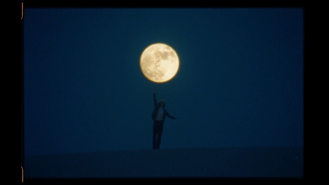 Video Reference N2: Moon, Full moon, Sky, Moonlight, Atmosphere, Nature, Astronomical object, Celestial event, Light, Daytime